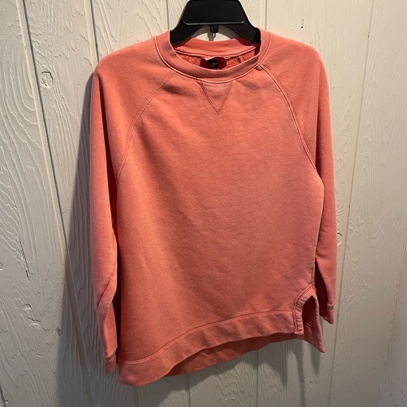 Universal Thread Pink Women’s Sweatshirt - Picture 2 of 5